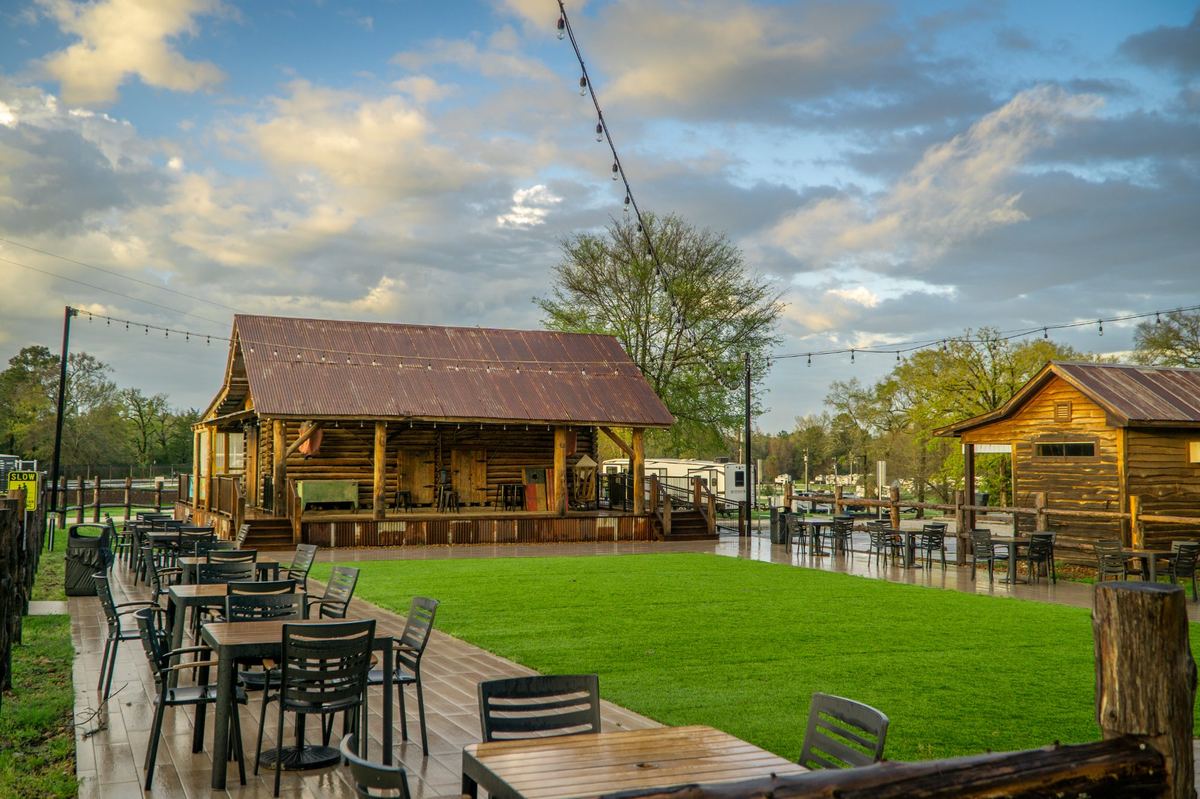 Swampers Icehouse at Two Creeks Crossing Resort